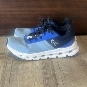 On Cloud Women’s shoes- 6.5